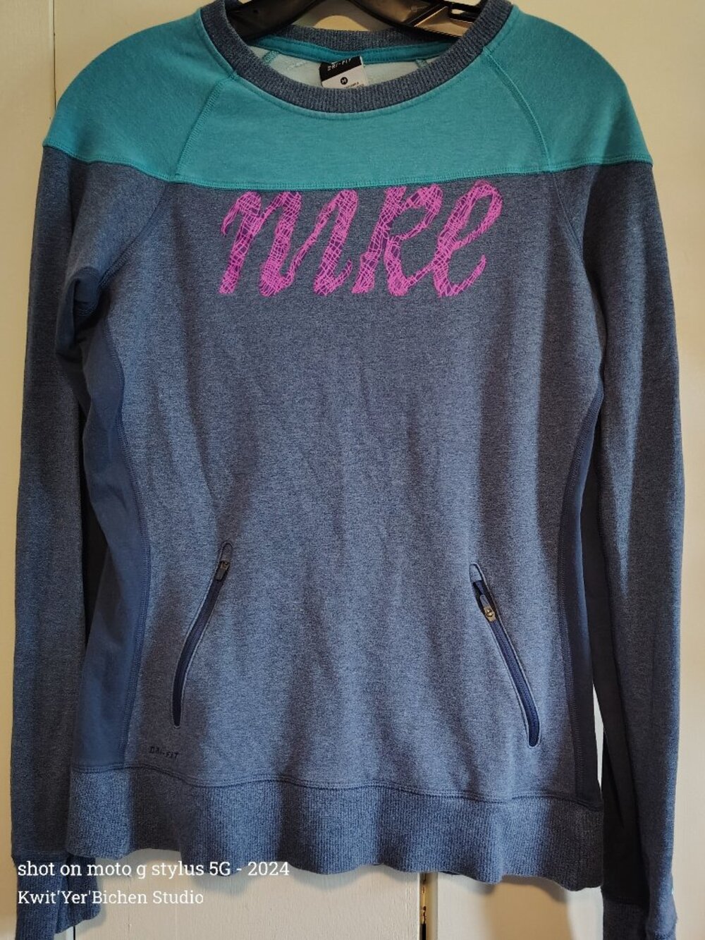 Nike Athletic Sweatshirt Women's Crewneck Pullover